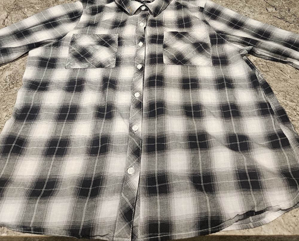 Source Unknown Monochrome Plaid Button Down Shirt